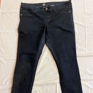 Mossimo Juniors Skinny Jegging Jeans Size 18 Mid Rise.